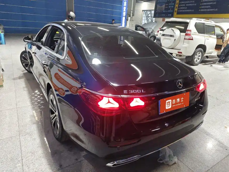 Mercedes-Benz E-Class — миниатюра 3
