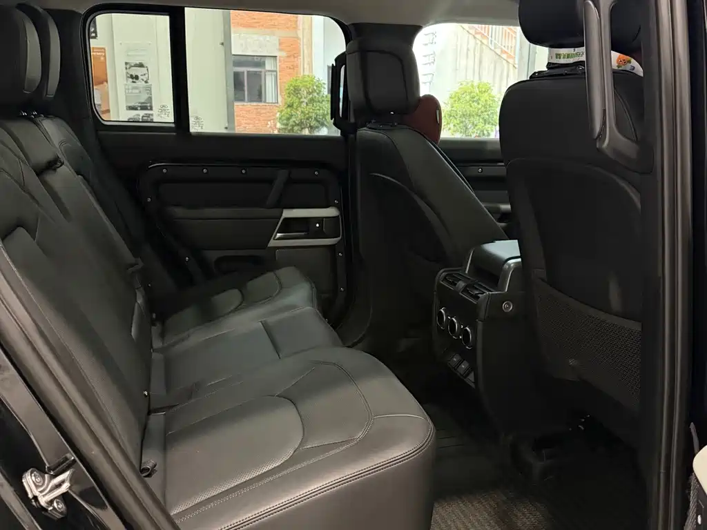Land Rover Defender — миниатюра 13