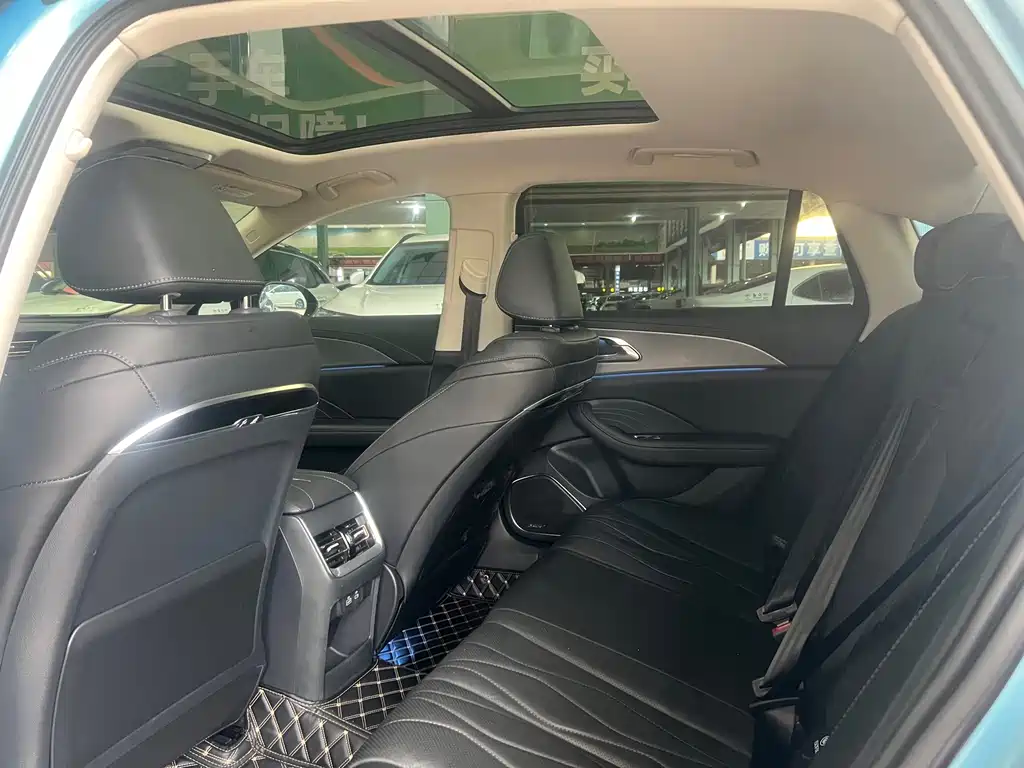 Hongqi Hongqi H5 — миниатюра 6