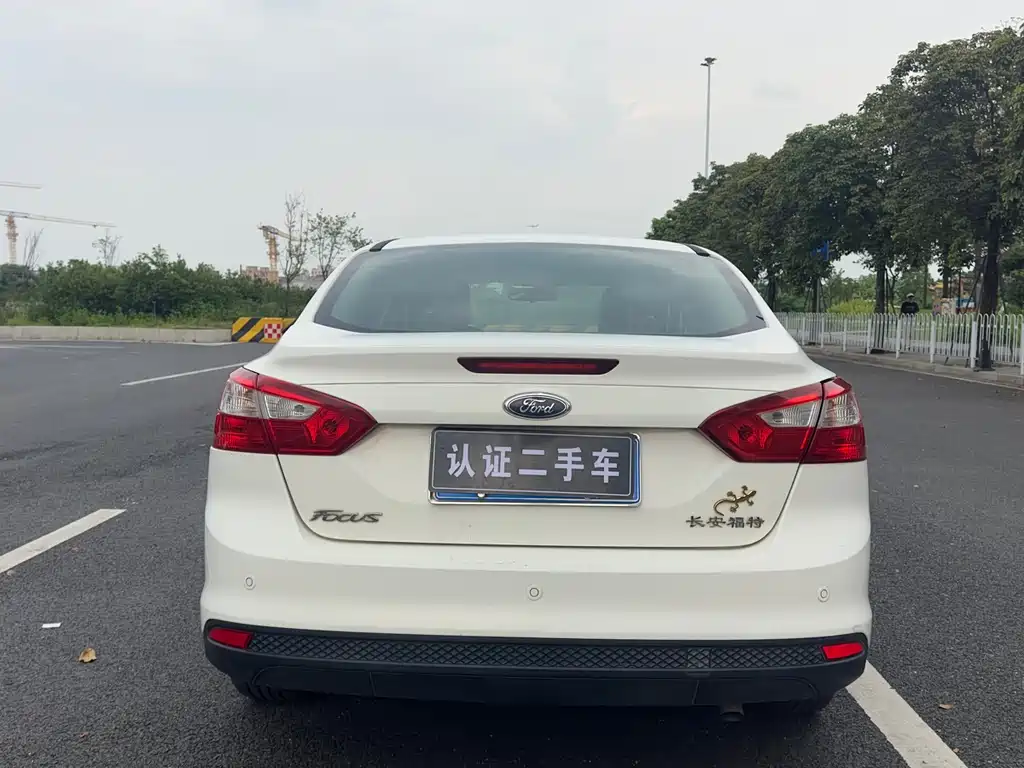 Ford Focus 2012 1.6L AT