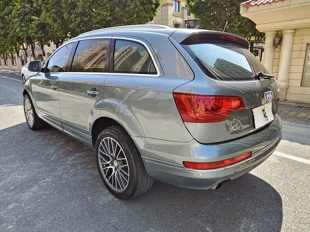 Audi Q7 — миниатюра 6