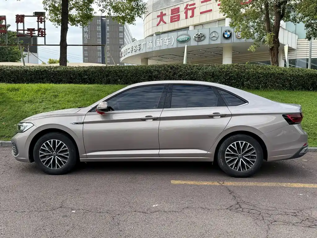 Volkswagen Sagitar — миниатюра 3