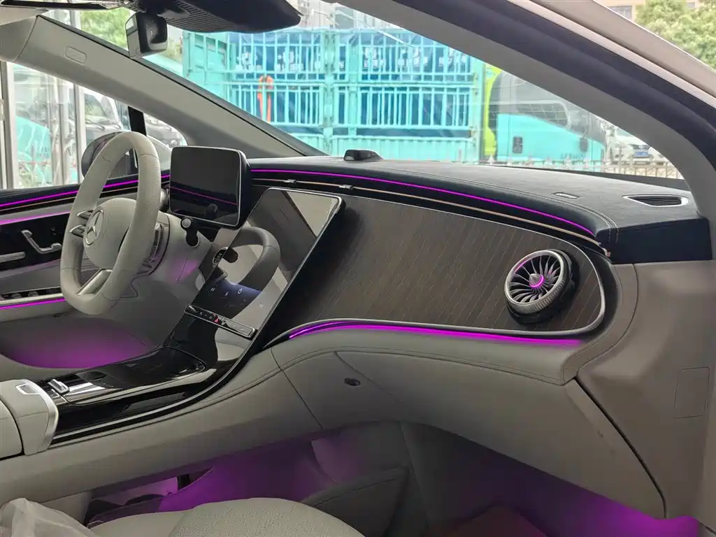 Mercedes-Benz EQE 2025 500 4MATIC Luxury