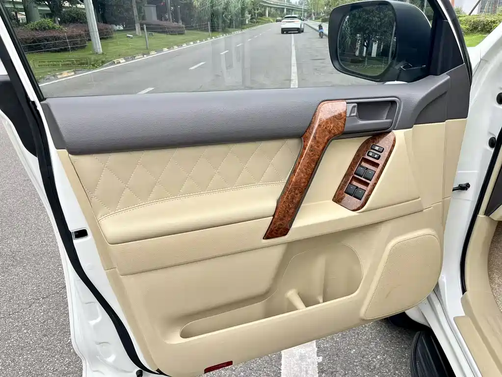 Toyota Prado (Import) — миниатюра 7