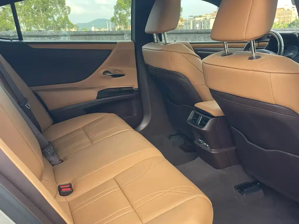 Lexus ES — миниатюра 5