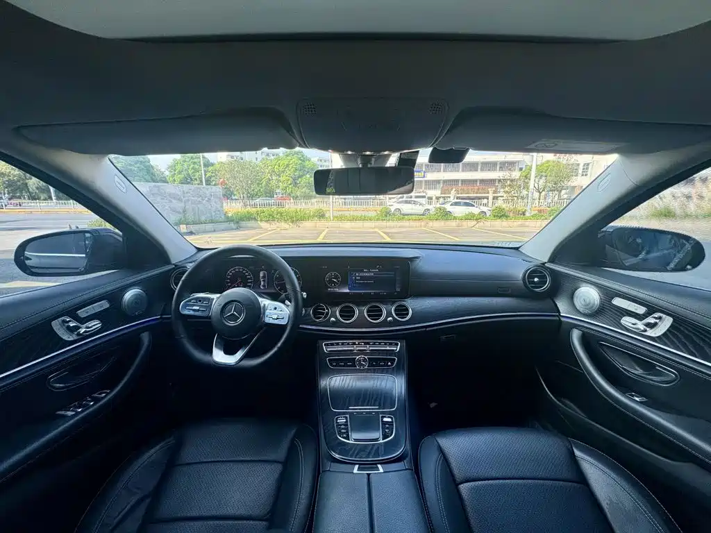 Mercedes-Benz E-Class — миниатюра 10