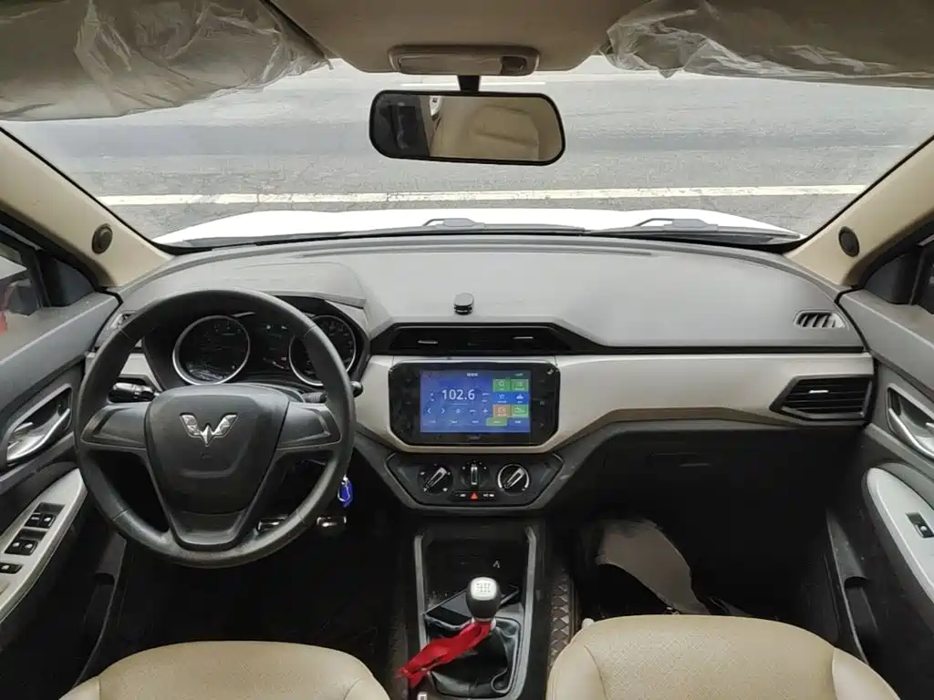 Wuling Hongguang — миниатюра 10