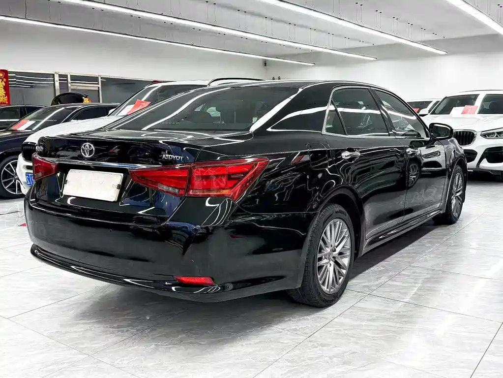 Toyota Crown — миниатюра 4