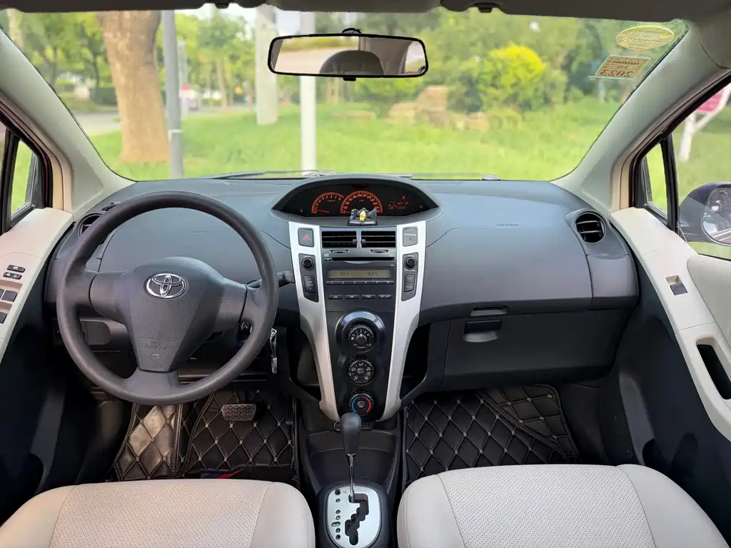 Toyota Yaris — миниатюра 10