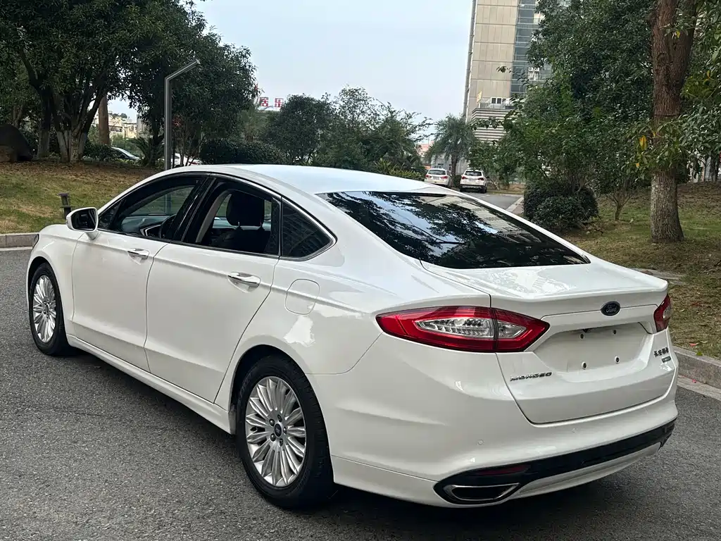 Ford Mondeo — миниатюра 6