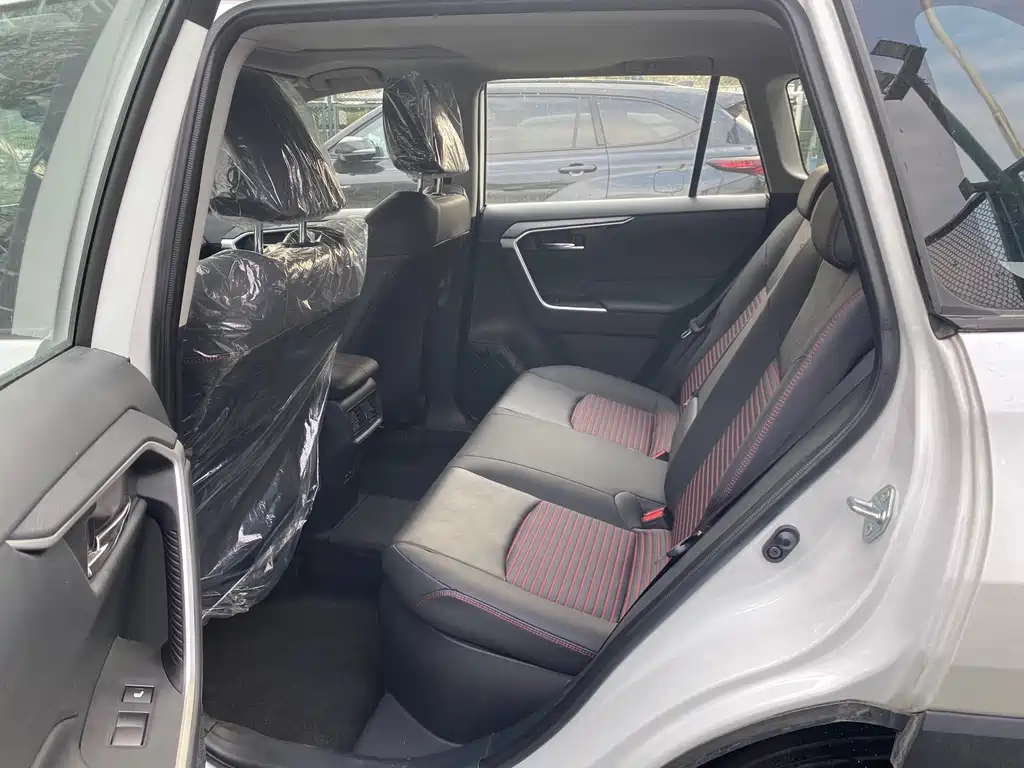 Toyota RAV4 Prime - фото 17
