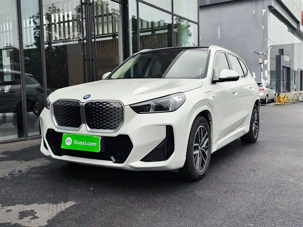 BMW iX1 2025