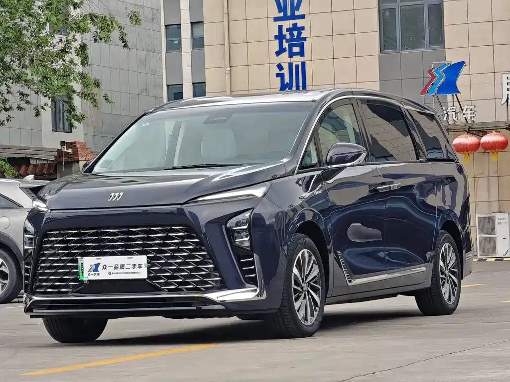 Buick GL8 Hybrid 2025