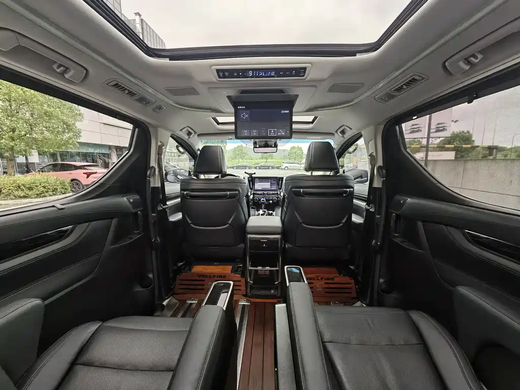 Toyota Alphard — миниатюра 14