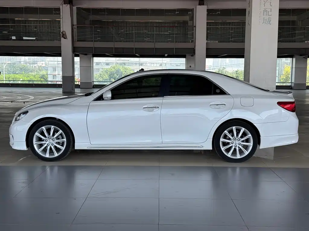Toyota Reiz — миниатюра 3