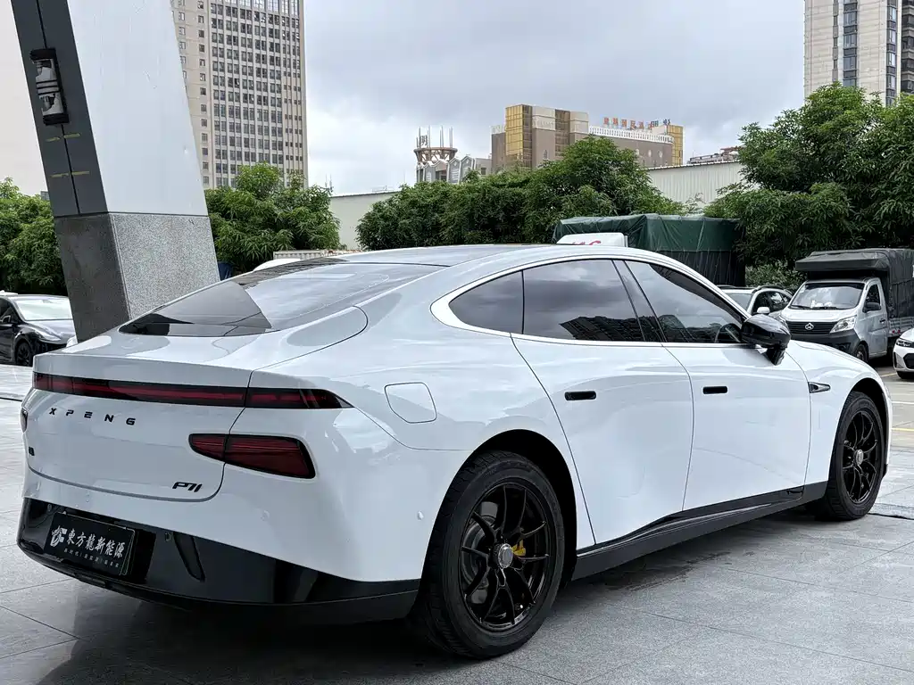 XPeng P7 — миниатюра 9