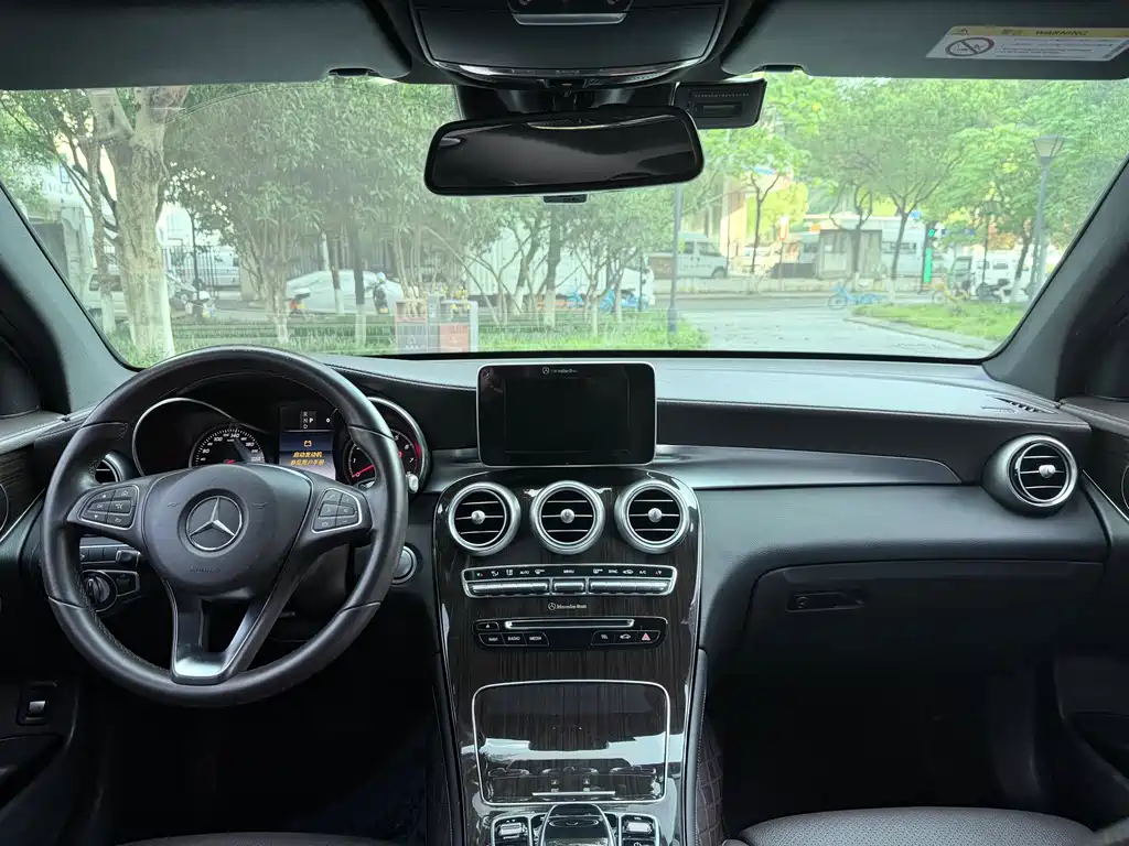 Mercedes-Benz GLC 2017 GLC 260 4MATIC Luxury