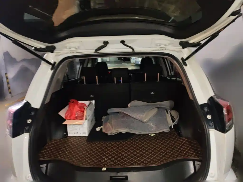 Toyota RAV4 — миниатюра 10