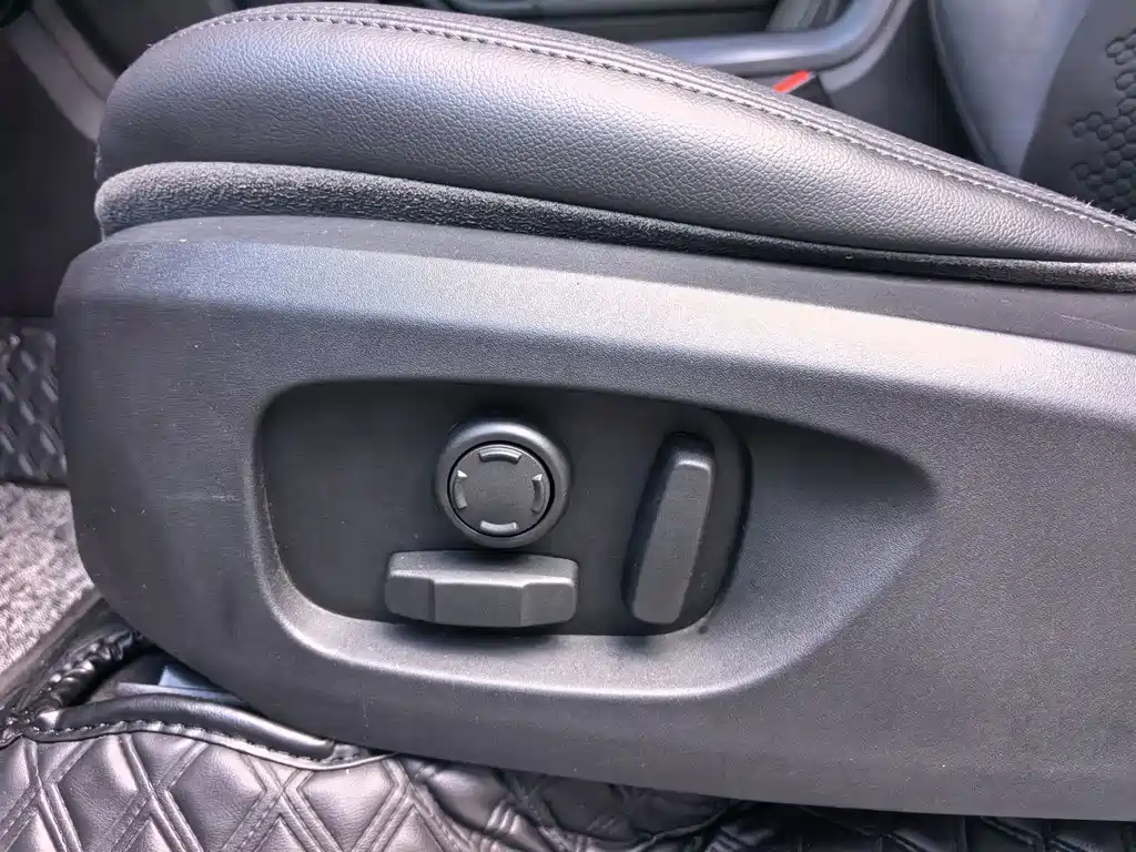Land Rover Discovery Sport — миниатюра 16