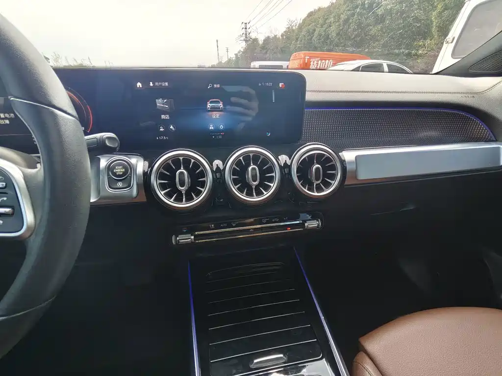 Mercedes-Benz GLB — миниатюра 13