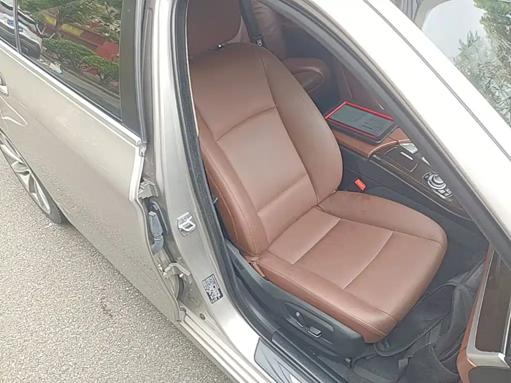 BMW 5 Series — миниатюра 25