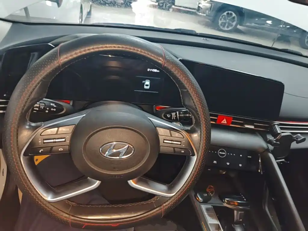 Hyundai Elantra — миниатюра 10