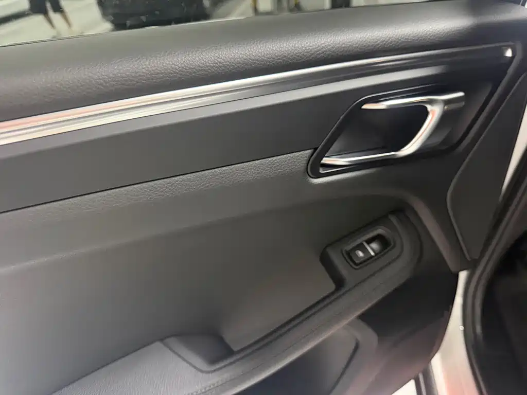 Porsche Macan — миниатюра 15