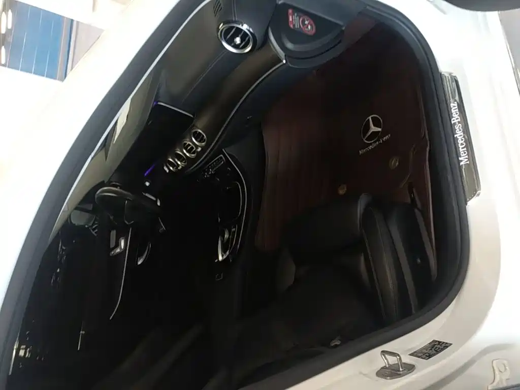 Mercedes-Benz E-Class — миниатюра 11
