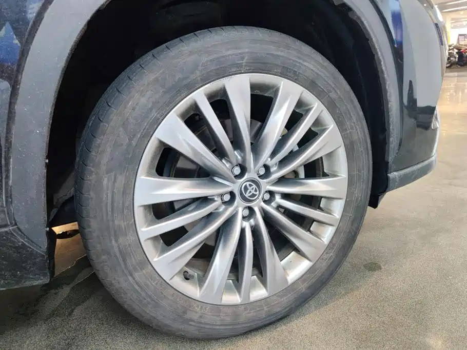 Toyota Highlander 2024 2.5L Luxury 7 мест