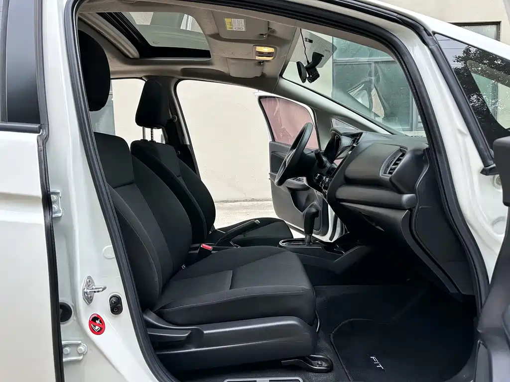 Honda Fit — миниатюра 4