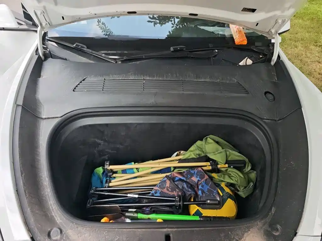 Tesla Model Y — миниатюра 21