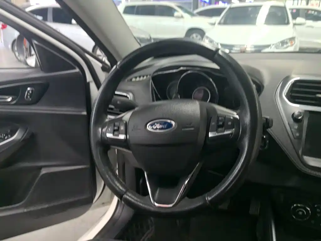 Ford Escort — миниатюра 11