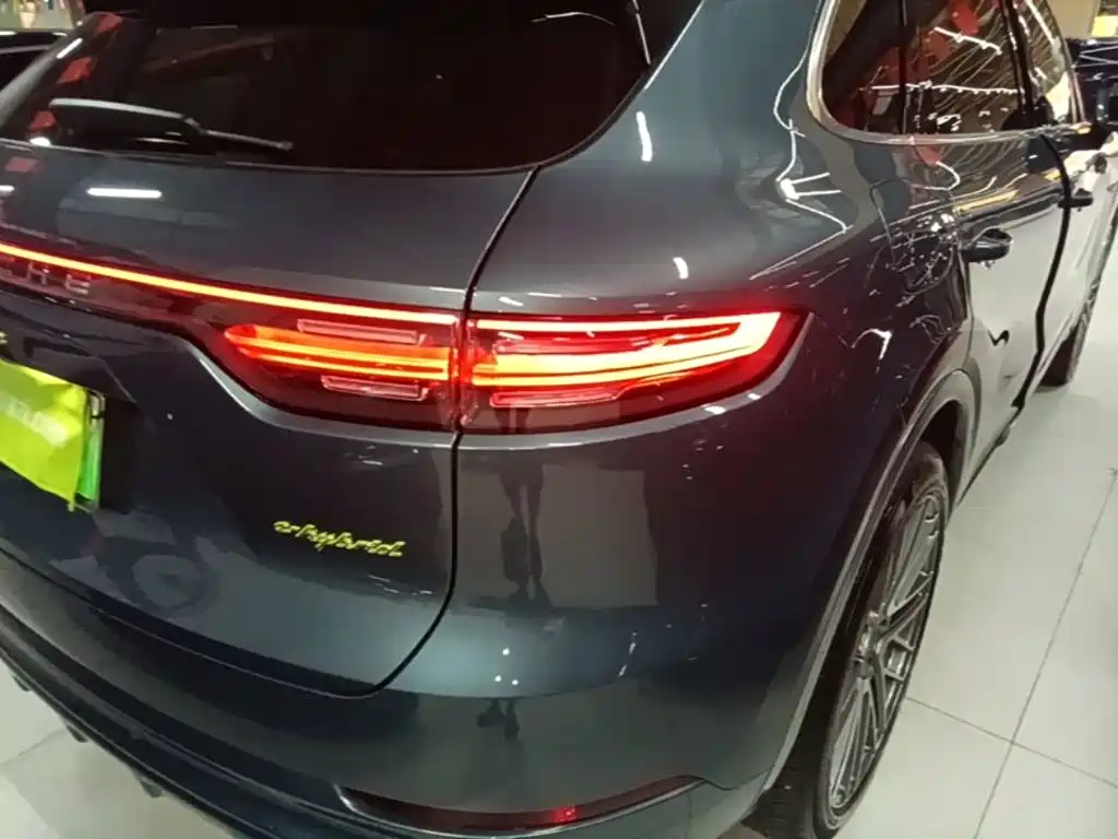 Porsche Cayenne Hybrid — миниатюра 8