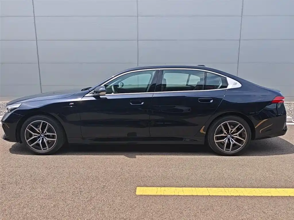 BMW i5 — миниатюра 5