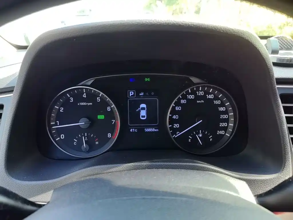 Hyundai Elantra — миниатюра 12