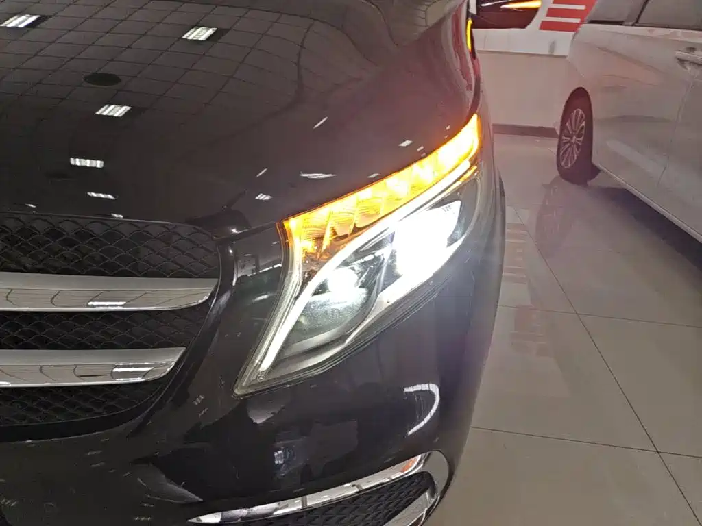 Mercedes-Benz V-Class — миниатюра 24