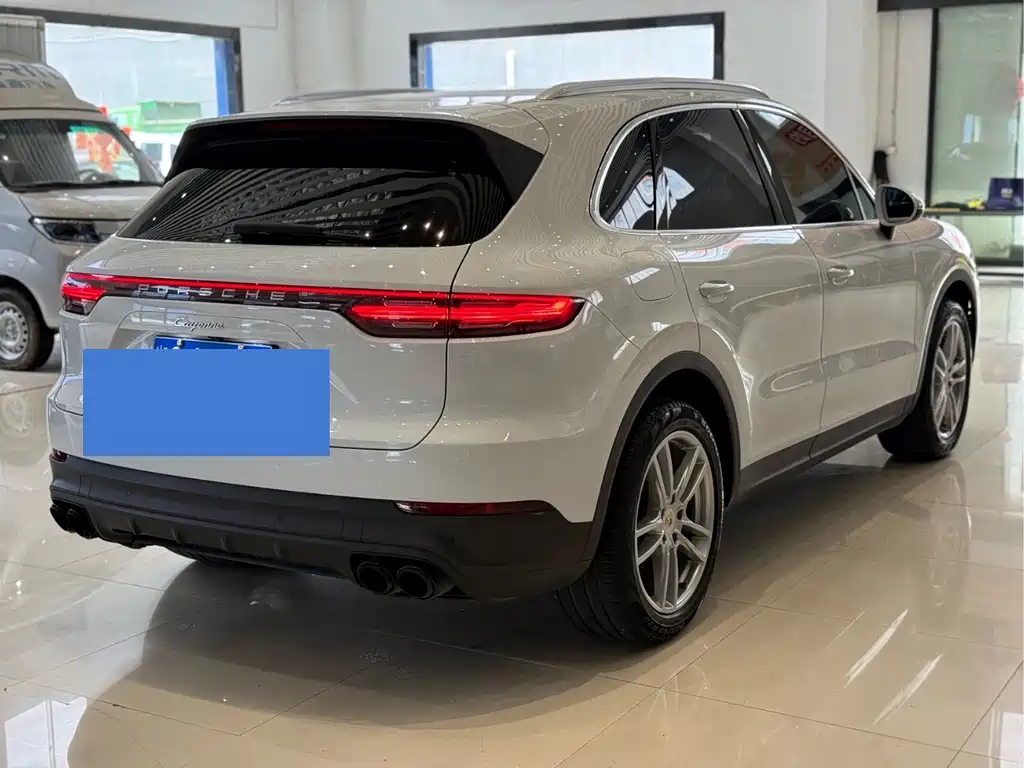 Porsche Cayenne — миниатюра 10