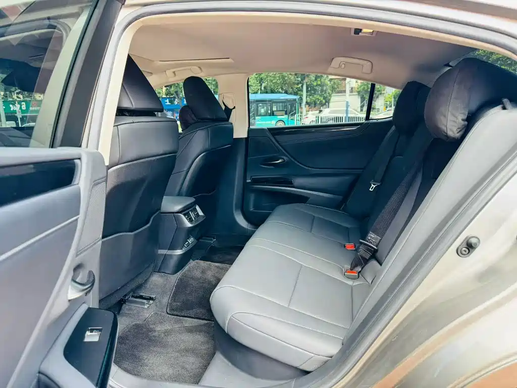 Lexus ES — миниатюра 6