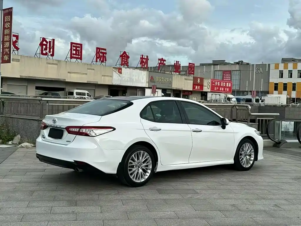 Toyota Camry — миниатюра 4
