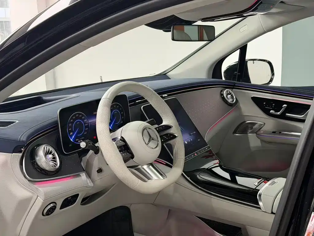 Mercedes-Benz EQE SUV — миниатюра 9