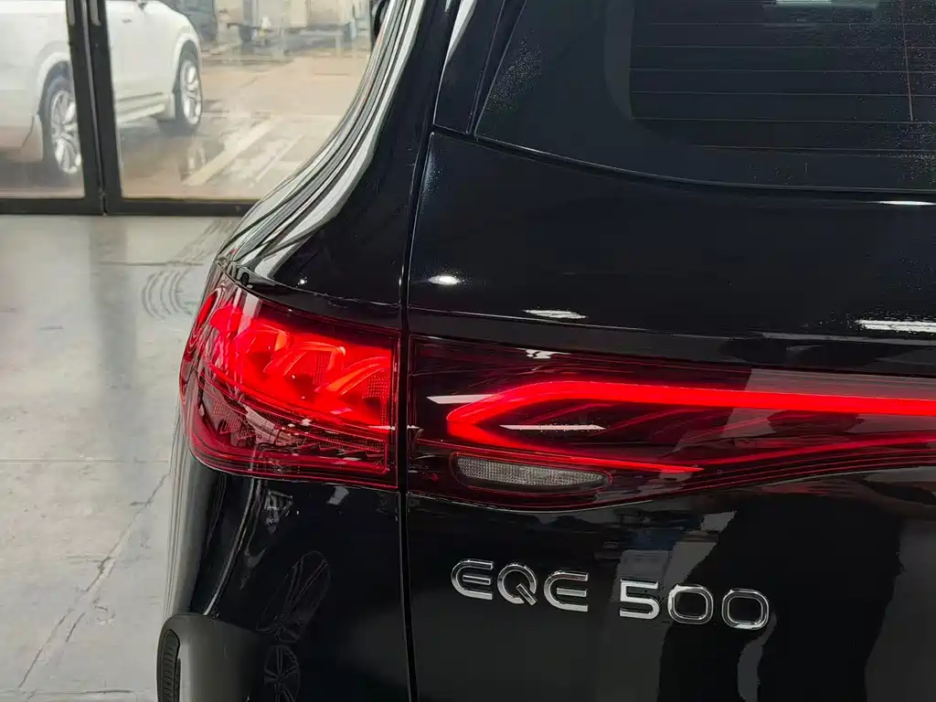 Mercedes-Benz EQE SUV — миниатюра 20