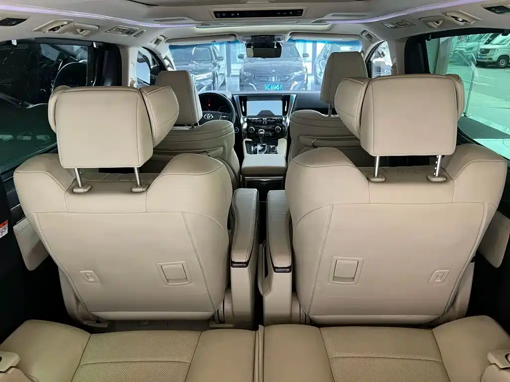 Toyota Vellfire — миниатюра 9