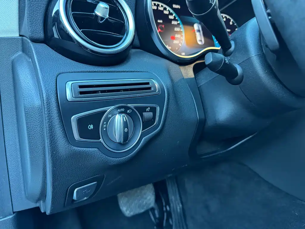 Mercedes-Benz C-Class — миниатюра 17