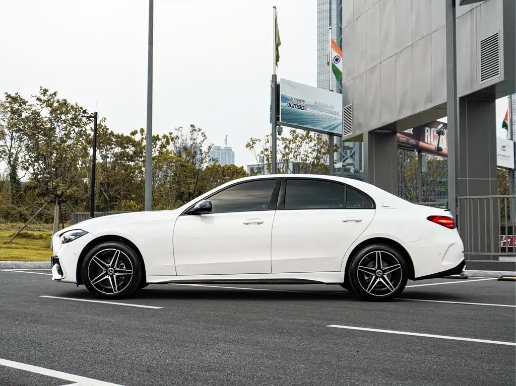 Mercedes-Benz C-Class — миниатюра 8