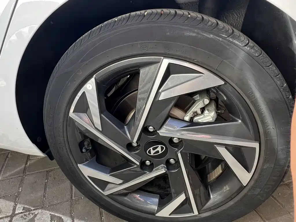 Hyundai Elantra — миниатюра 16