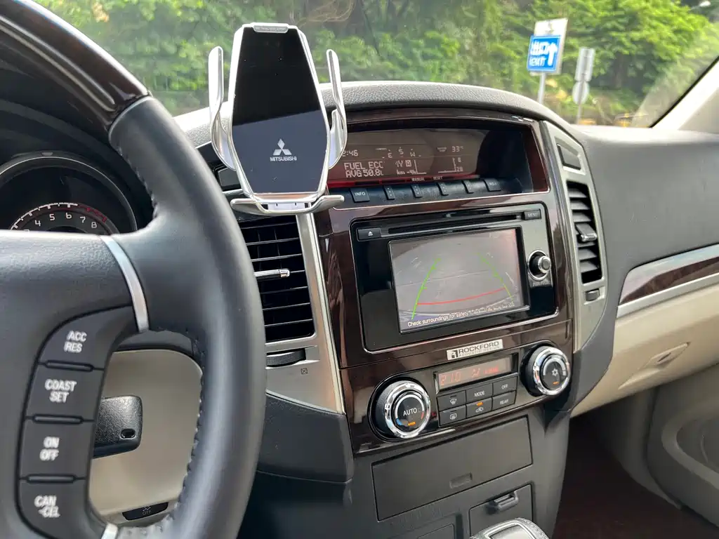 Mitsubishi Pajero (Import) — миниатюра 12