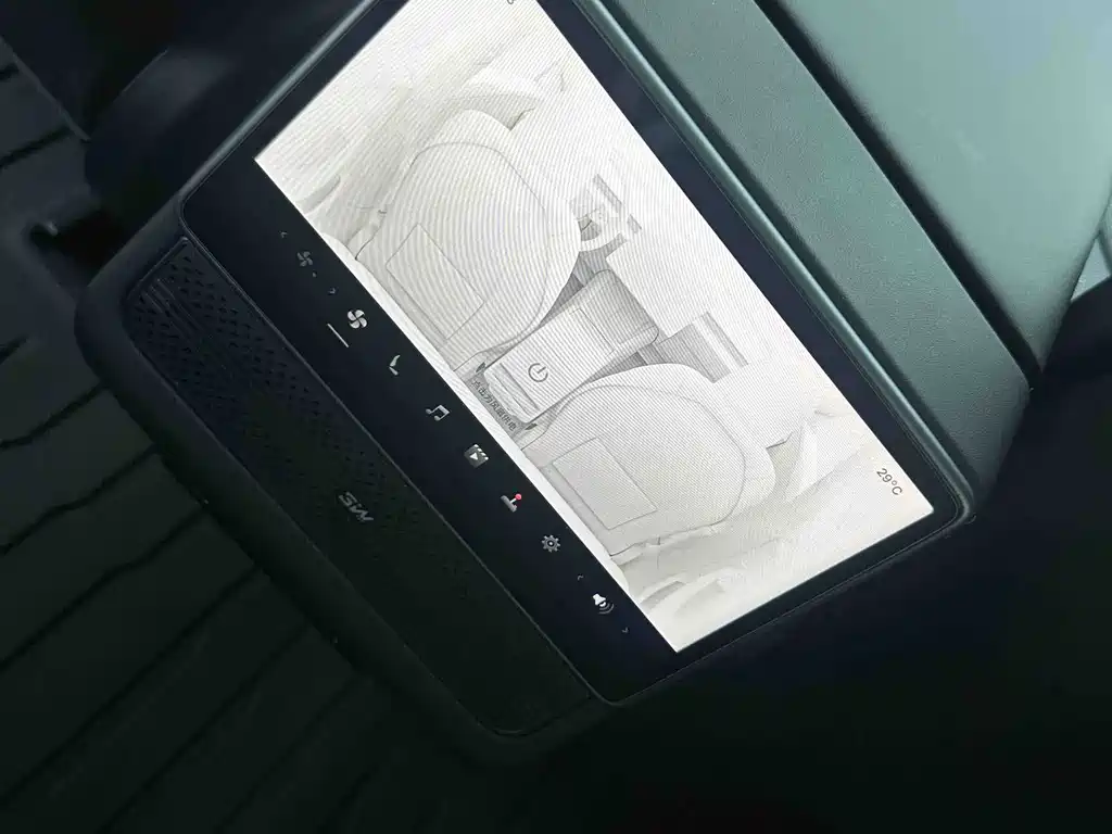 Tesla Model 3 — миниатюра 8