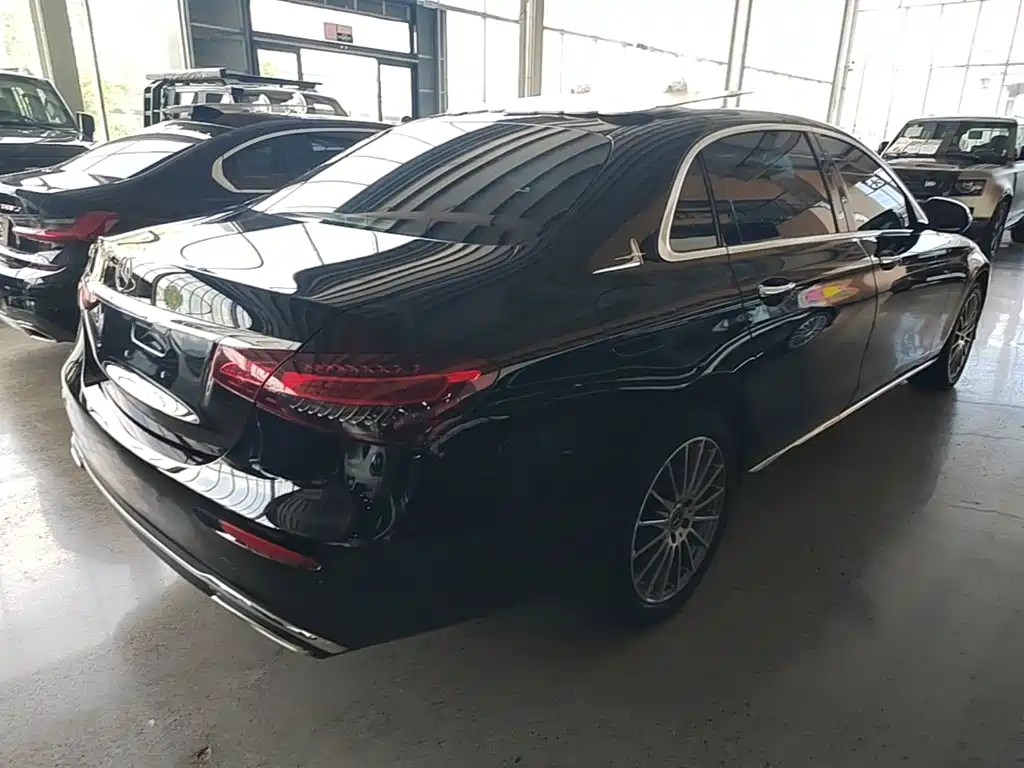 Mercedes-Benz E-Class — миниатюра 7
