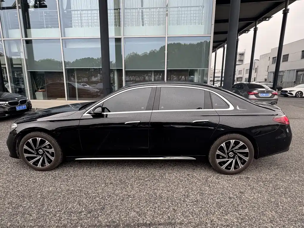 Mercedes-Benz E-Class — миниатюра 7