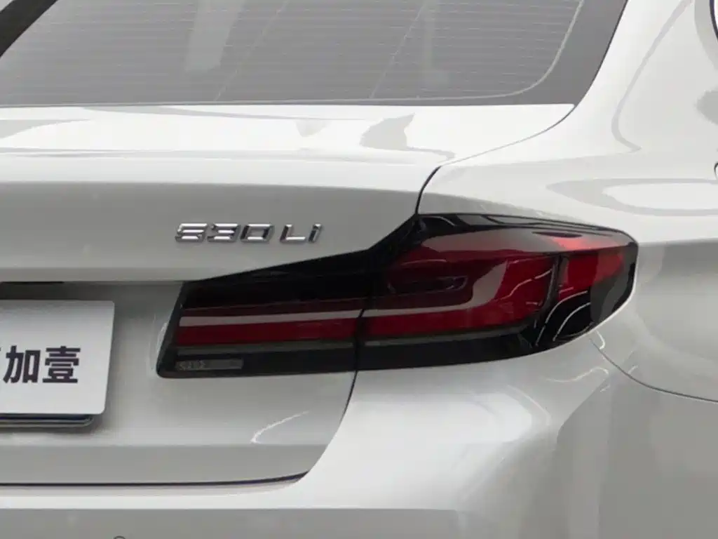 BMW 5 Series — миниатюра 6